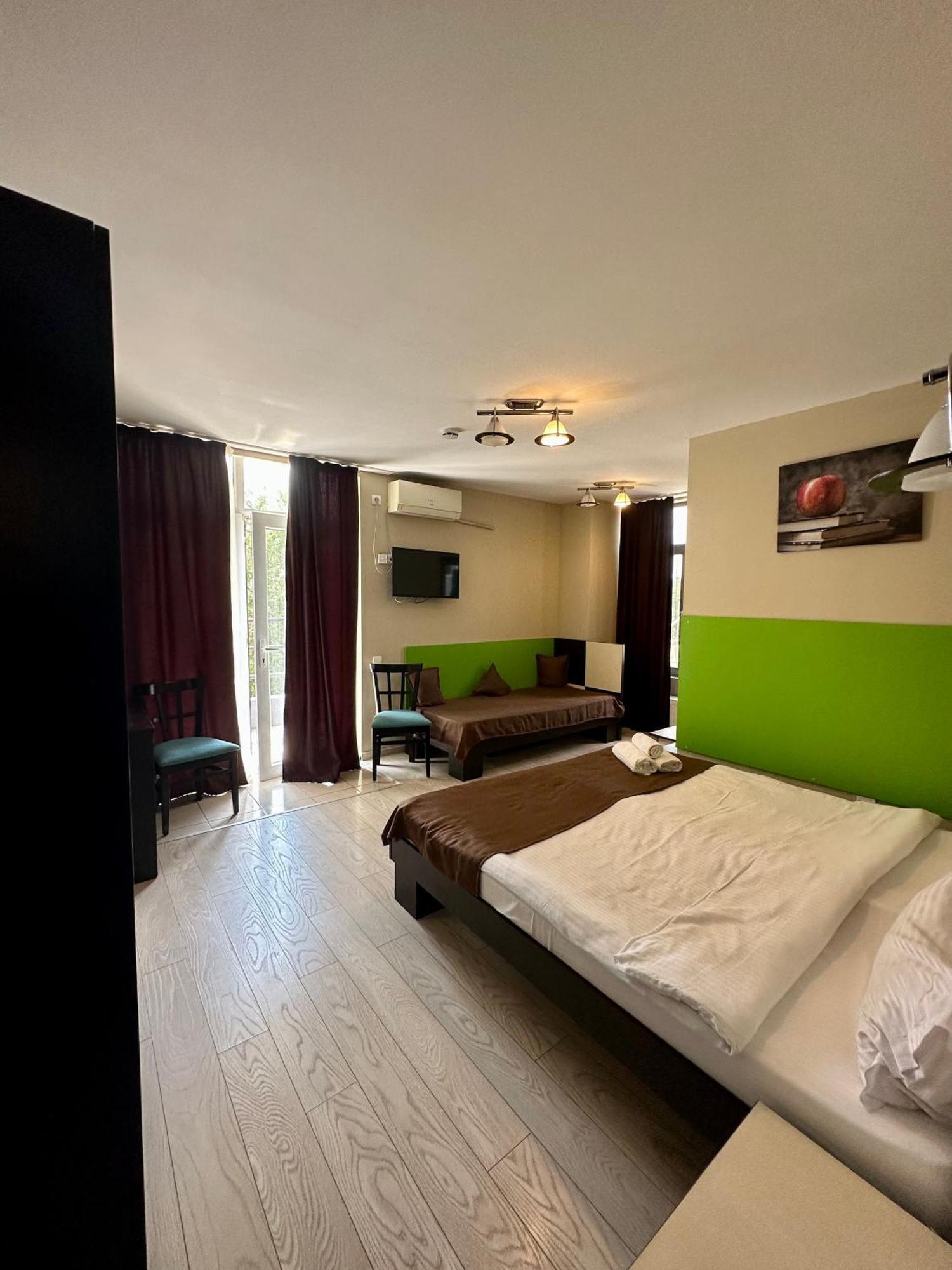 Lion'S Hotel บูคาเรสต์ ภายนอก รูปภาพ
