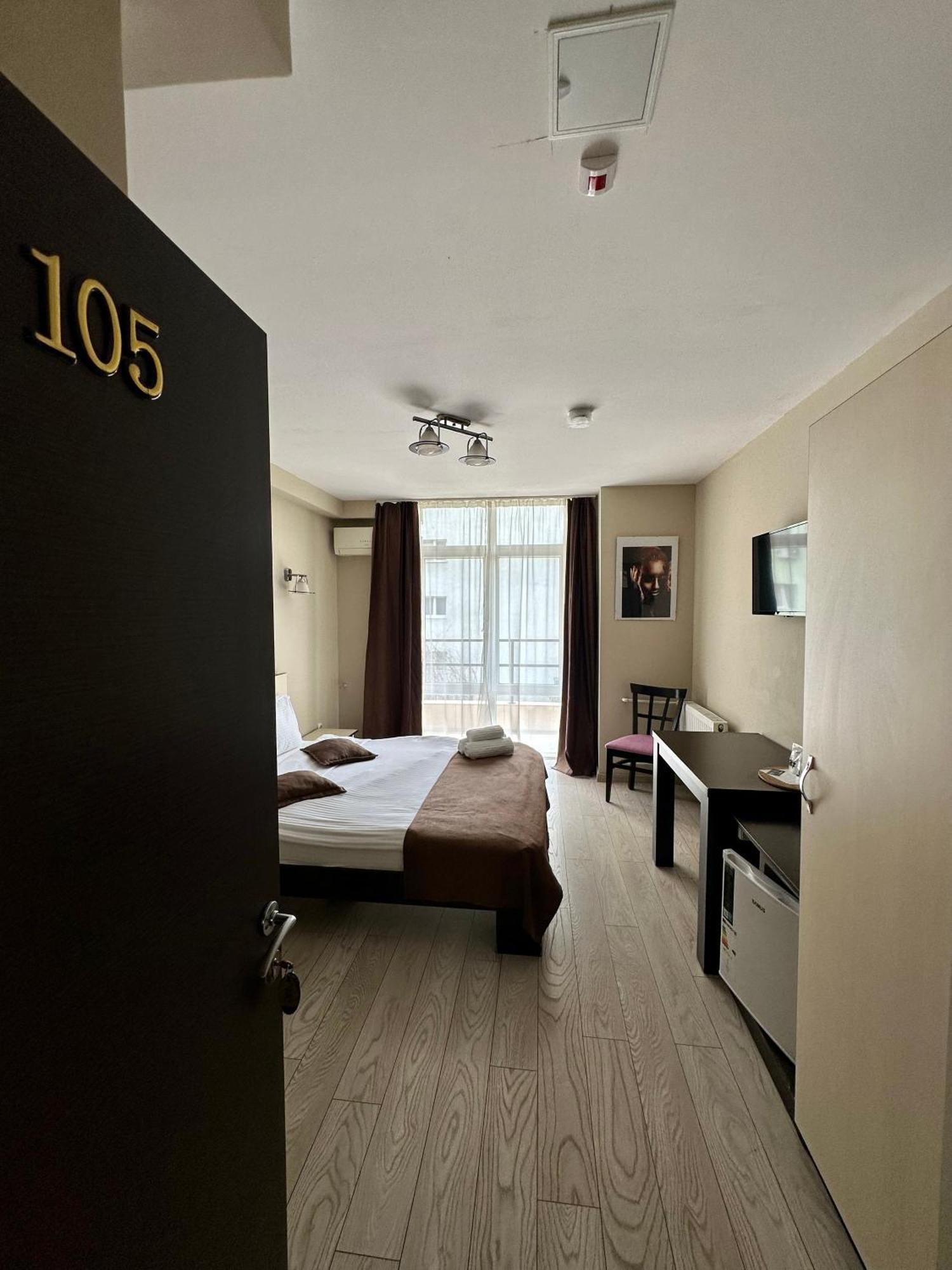 Lion'S Hotel บูคาเรสต์ ภายนอก รูปภาพ