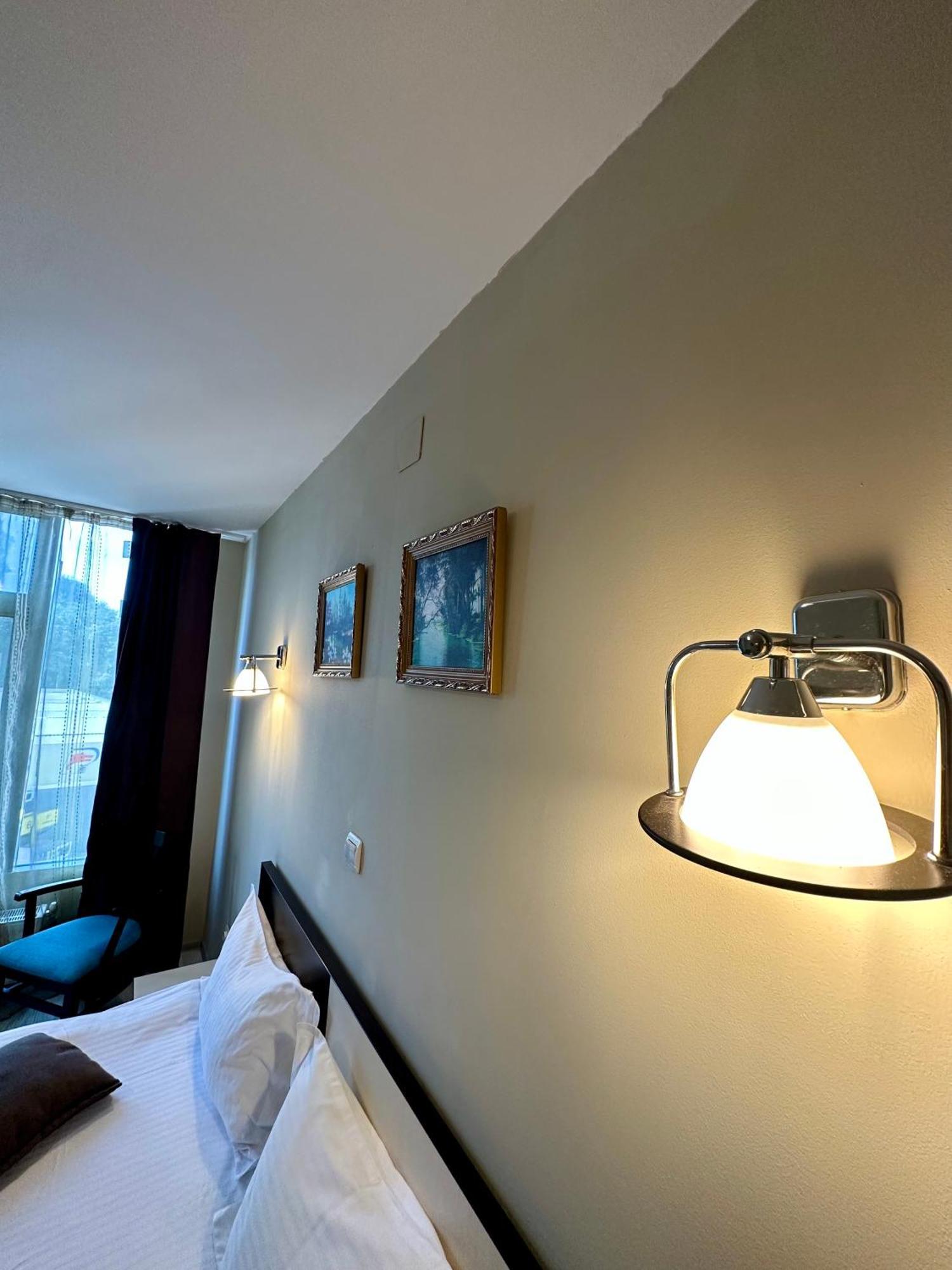 Lion'S Hotel บูคาเรสต์ ภายนอก รูปภาพ