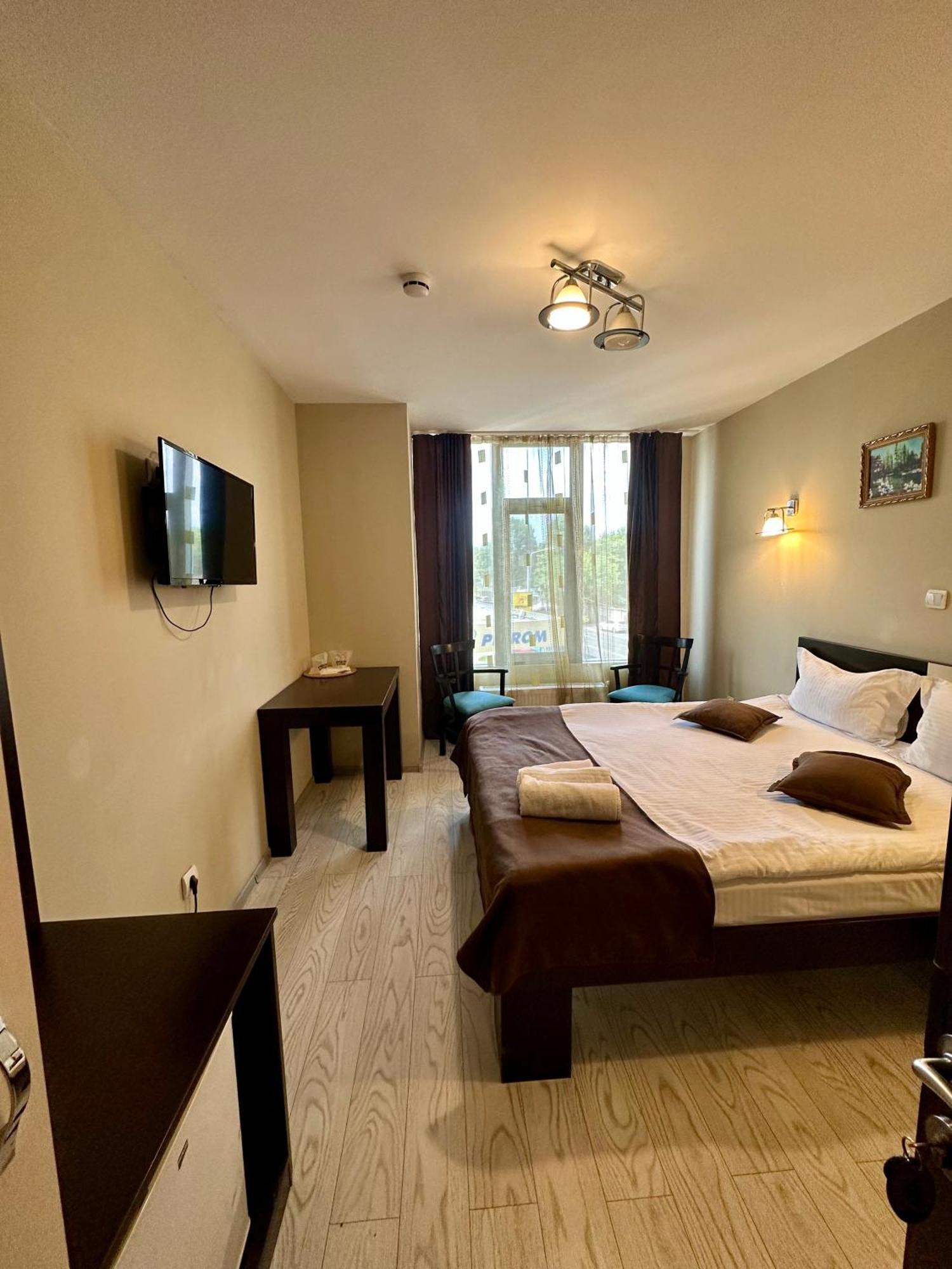 Lion'S Hotel บูคาเรสต์ ภายนอก รูปภาพ